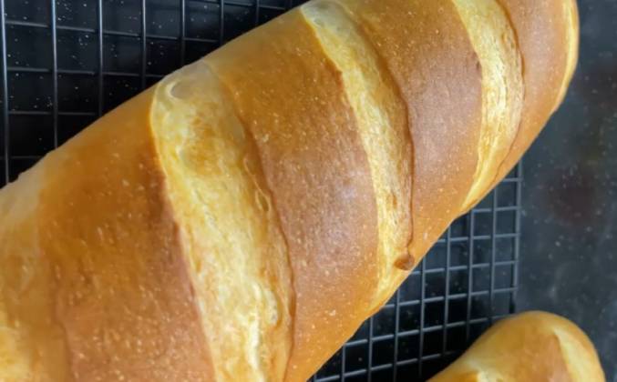 Домашний батон хлеб на дрожжах в духовке простой и вкусный рецепт