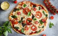 рецепт Домашняя итальянская пицца маргарита классическая
