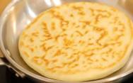 рецепт Быстрый хачапури на кефире с сыром без дрожжей на сковороде