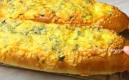 рецепт Багеты с чесноком, сыром и зеленью на кефире в духовке