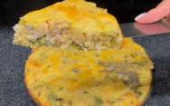 рецепт Заливной пирог с рыбной консервой горбушей и рисом на сметане