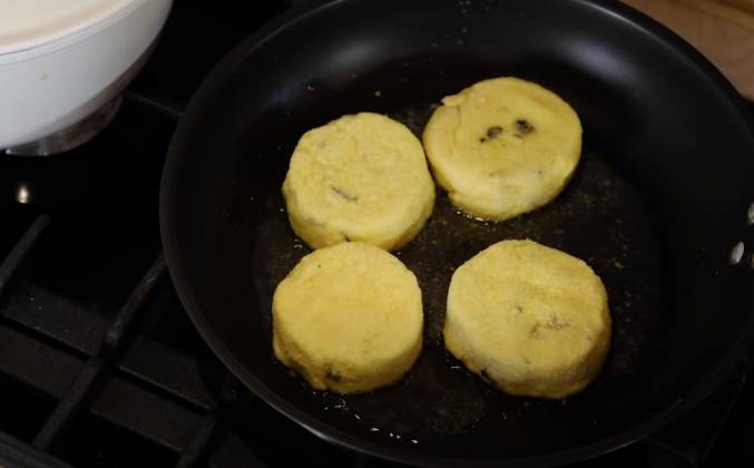 Сырники из творога с манкой в духовке воздушные и нежные рецепт с фото пошагово