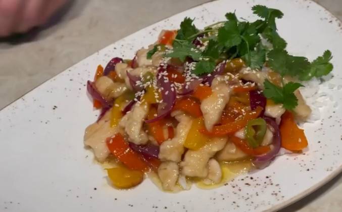 Жаренная курица с овощами по азиатски на сковороде рецепт