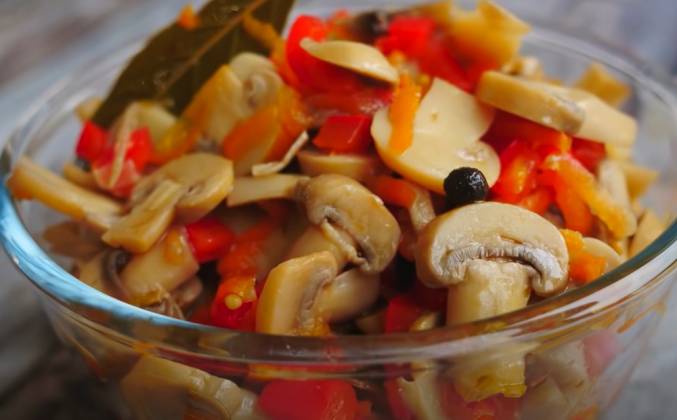 Салат с грибами шампиньонами, перцем и морковкой рецепт