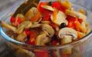 рецепт Салат с грибами шампиньонами, перцем и морковкой