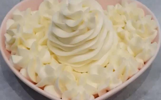 Видео Простой крем чиз со сливочным маслом рецепт