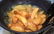 рецепт Жареная картошка с курицей на сковороде
