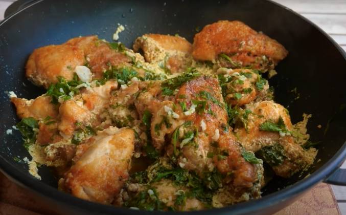 Жаренная курица в чесночном соусе на сковороде рецепт
