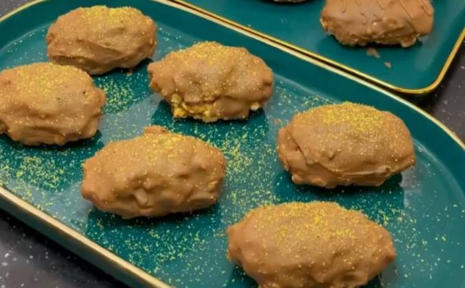 Видео Шоколадные батончики с финиками, медом и рисовыми хлебцами рецепт