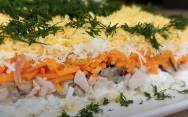рецепт Салат с курицей, корейской морковью и мандаринами