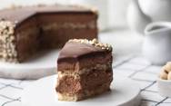рецепт Шоколадный торт с ореховыми коржами, муссом и глазурью