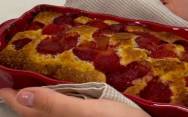 рецепт Клубничный пирог с замороженными ягодами в духовке