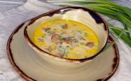 рецепт Сырный суп с курицей, плавленным сыром, морковкой и картошкой