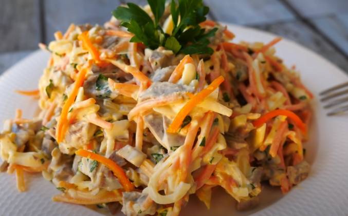Салат из свиного сердца, яйца, морковки по корейски и лука рецепт