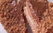 рецепт Сгущённый шоколадный торт со сметанным кремом