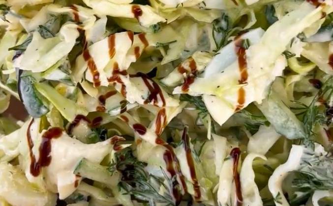 Салат из огурцов, яиц, капусты и зелени рецепт с фото пошагово