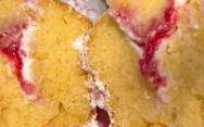 рецепт Ванильные кексы с крем чиз и малиновым джемом на Пасху