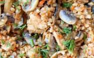 рецепт Гречка с индейкой и грибами на сковороде