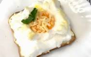 Яйца Орсини с сыром в духовке с тостами
