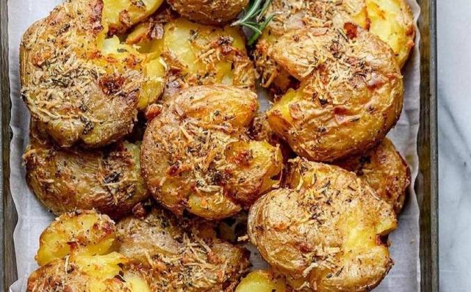 Запеченная картошка с хрустящей корочкой в духовке рецепт