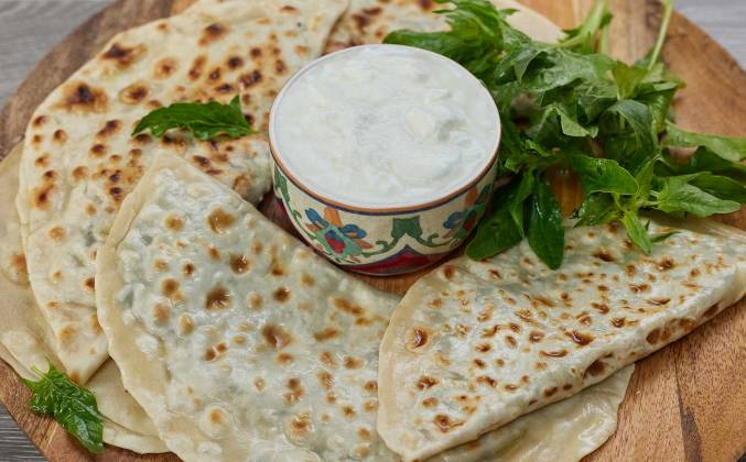 Азербайджанские кутабы с зеленью и творогом на сковороде рецепт