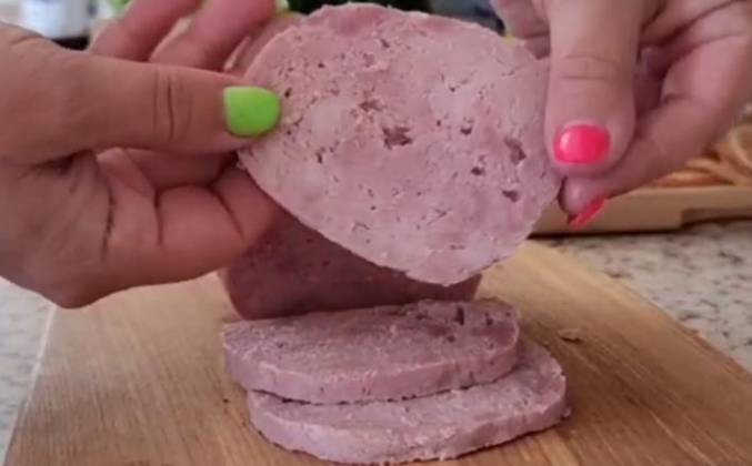 Видео Домашняя колбаса Ветчина мраморная из свинины рецепт