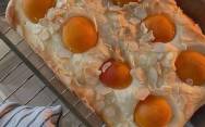 рецепт Творожная запеканка с абрикосами в духовке