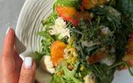 рецепт Салат с жареными персиками