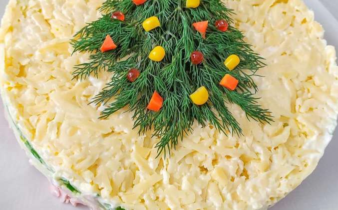 Новогодний салат с ветчиной, яйцами, огурцом и сыром рецепт