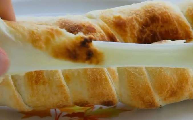 Видео Хачапури с сыром на шампуре на мангале из слоеного теста рецепт