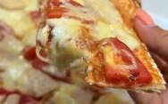 Быстрая пицца из лаваша с колбасой, помидором и сыром в духовке