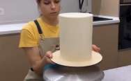 Правила сборки торта в два яруса одного диаметра