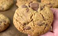 рецепт Американское печенье кукис с шоколадом и арахисовой пастой