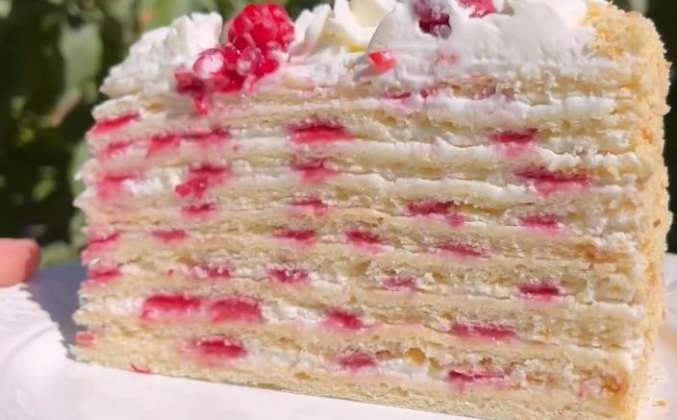 Торт «Нежный поцелуй» со сметанным кремом и ягодным конфи рецепт