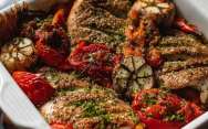 рецепт Запеченная рыба Окунь с томатами и чесноком в духовке