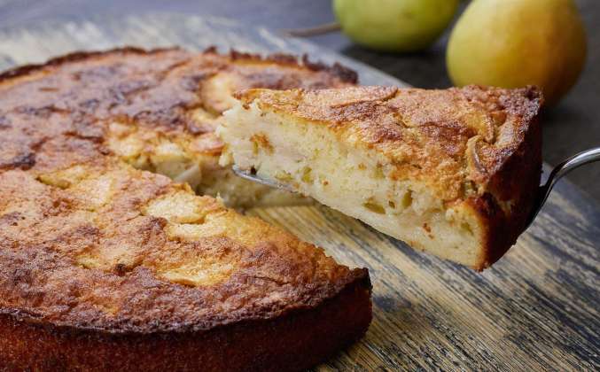 Пирог манник на кефире с яблоками и грушами Просто Кухня рецепт