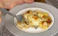 рецепт Жюльен с мясом, картошкой, сыром и грибами в духовке