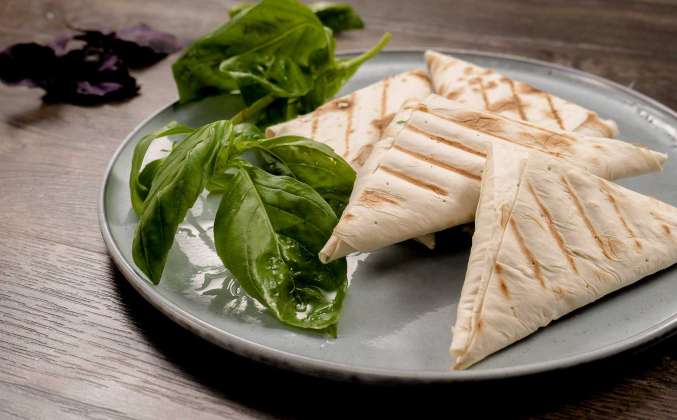 Треугольники из лаваша с сыром, творогом и зеленью рецепт