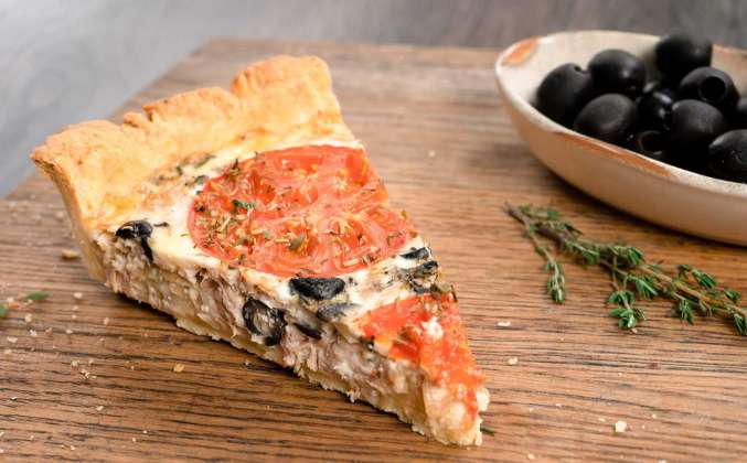 Пирог киш с тунцом, томатами и маслинами рецепт