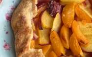 Пирог Галета с абрикосами и нектаринами