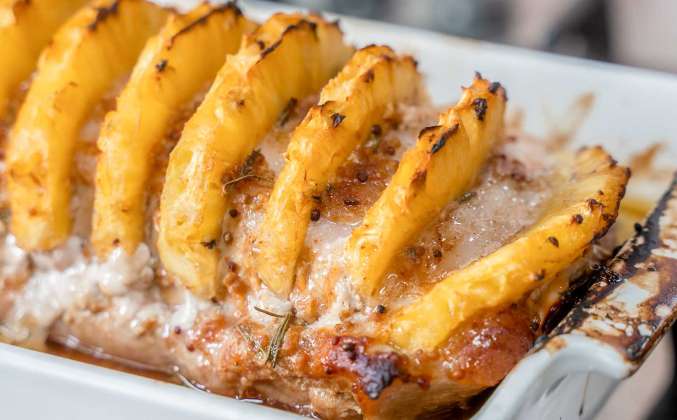 Запеченное мясо свинина с ананасами в духовке рецепт