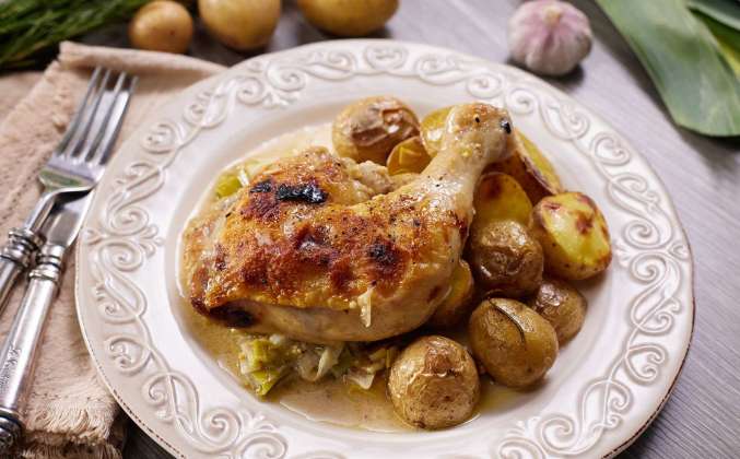 Курица с картошкой в сливочно-горчичном соусе с луком-порей в духовке рецепт