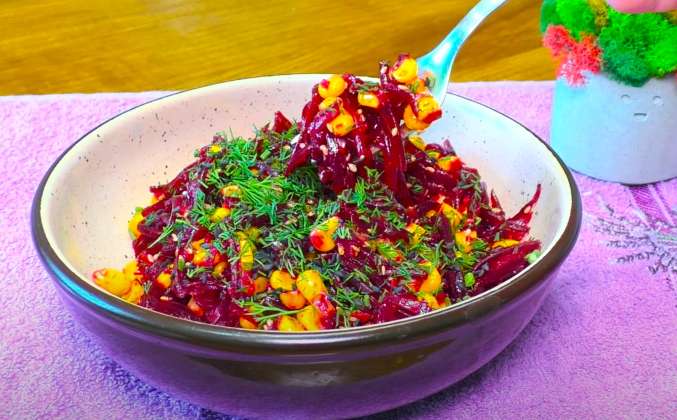 Салат из свеклы, кукурузы и чеснока рецепт
