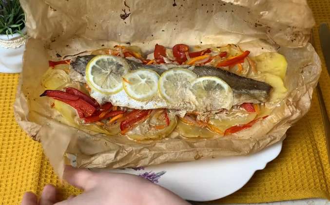 Хек рыба запеченная в пергаменте в духовке с овощами рецепт