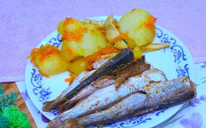 Запеченная сайра с картошкой в духовке рецепт