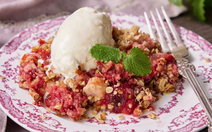 Пирог крамбл с клубникой и ревенем Просто Кухня рецепт