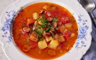 Томатный суп с охотничьими колбасками Просто Кухня