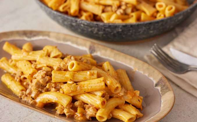 Макароны с фаршем и помидорами Просто Кухня рецепт